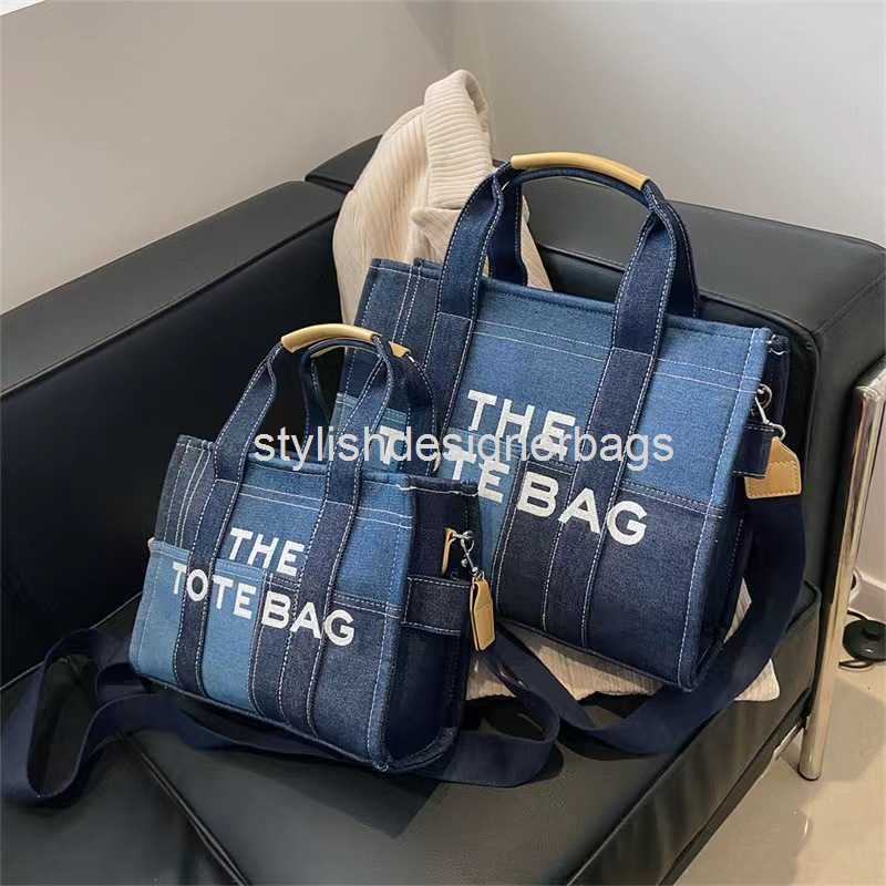 

Totes KALIDI Fashion Patchwork Denim Tote Bag Designer Letters Women Handbags Luxury Shoulder Crossbody Bags Casaul Big Shopper Purses 0129V23, Blue35-27-11(cm)
