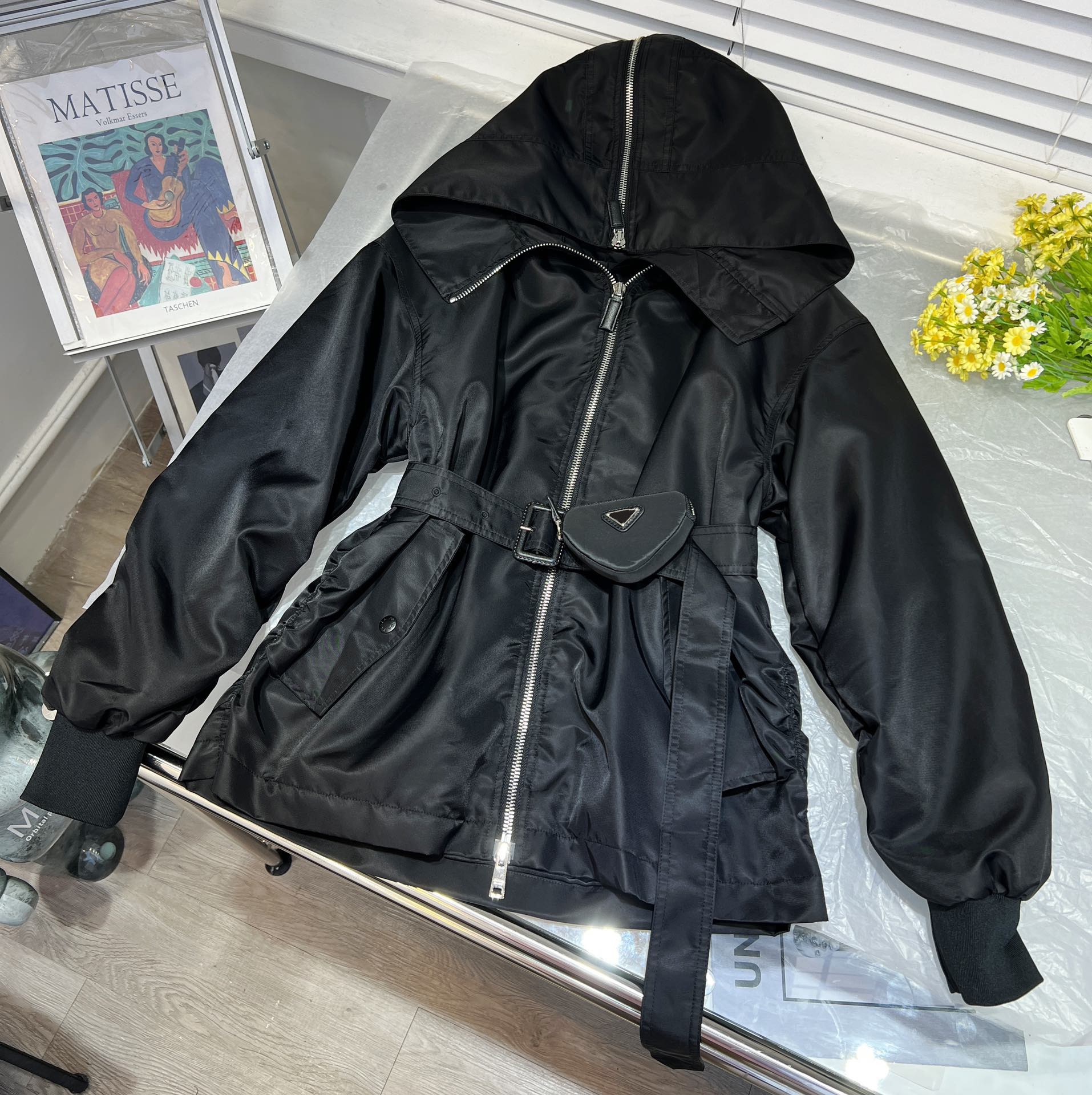 Designer women's jacket windbreaker coat fashion inverted triangle classic spring jackets nylon fabric with belt