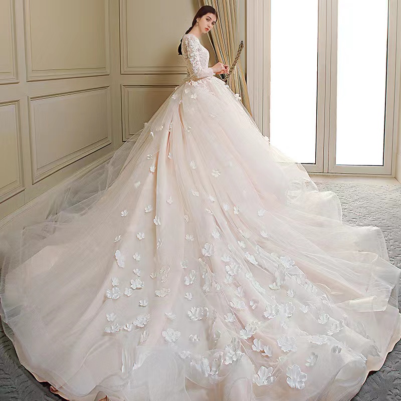 

2023 Dubai Luxury a line Wedding Dresses Plus Size Chapel Train Sweetheart vestido de novia Appliqued Bridal Wedding Gowns Custom Made lace modern wed gown, Same as image