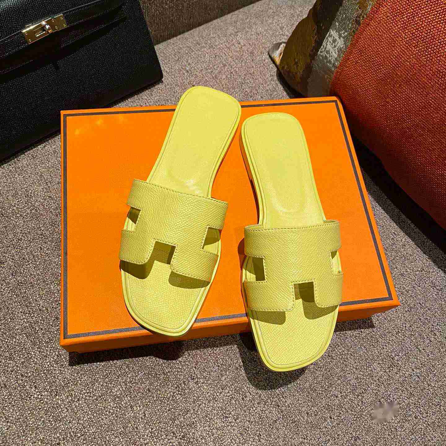 

Slippers Women Oran Sandals Designer h Pantoufle Outdoor Sandal Cherry Pink Skin Flat Flip Flops Fashion Luxury Lady Loafers Sandles Rubber O9, C13