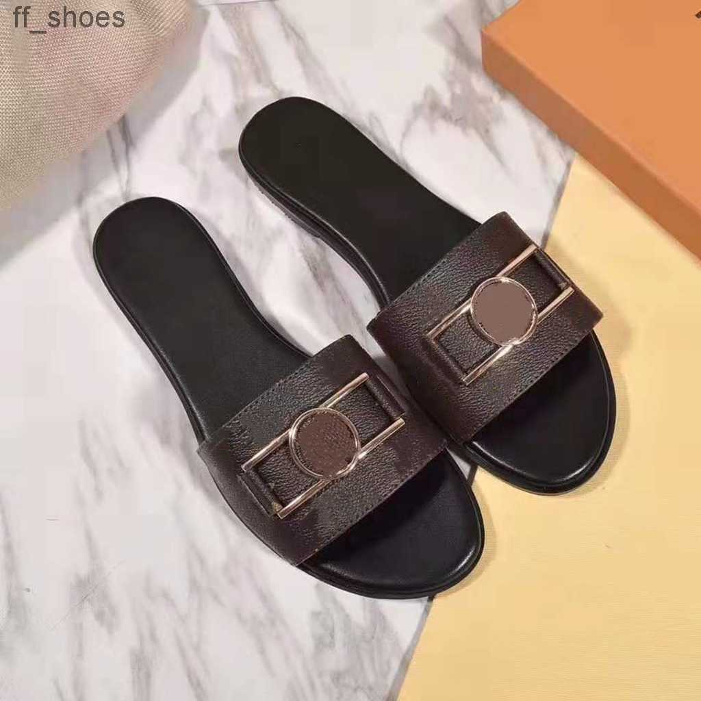 

2023 Designer Shoes Slippers Bom Dia Flat Mule 1a3r5m Cool Effortlessly Stylish Slides 2 Straps with Adjusted Gold Buckles Women Summer. 35-46m, Black