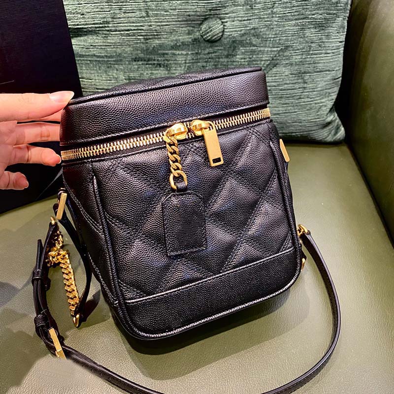 

Fashion Classic bucket bag Handbags Luxurys Designer Bags metal chain gold silver women Handbag Genuine Leather bag Flip cover diagonal Crossbody Handbag, Black1