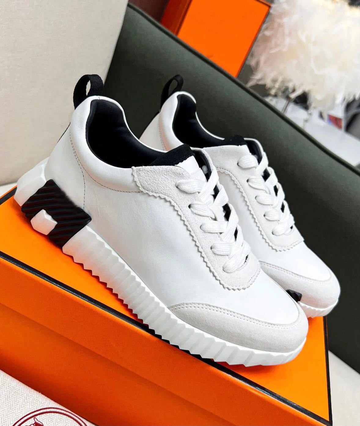 

Excellent Brands Men Bouncing Sneaker Shoes Light Sole Casual Mesh Suede Goatskin Leather Runner Sports Low-top Trainer Shoe Discount Footwear EU38-46