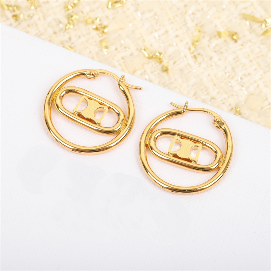 

Designer Womens Jewelrys Earrings C 18k Gold Fashion Womens Western Wedding Jewelry Party Festival Ear Ring Studs With Box