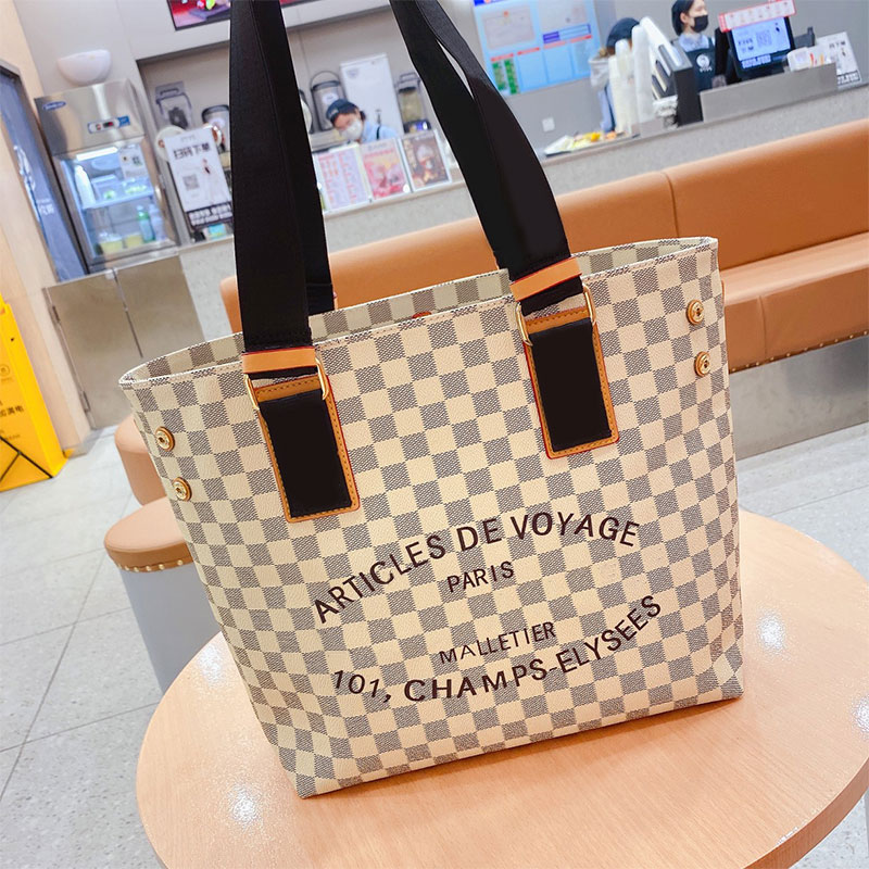 

31cm Women Tote Bag Designer Luxury Beach Tote Bags Shop Bag Totes White Check Large Capacity Shoulder Handbags Canvas Genuine Leather Gold Hardware Rivet Lady Purse