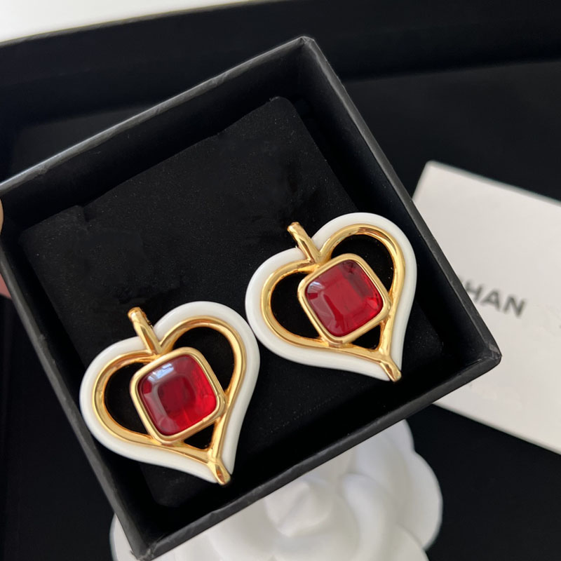 

Heart Dangle Earrings designer earring ring hook with pink rhinestones Female designer earrings set off women's youthful vitality Versatile yet stylish