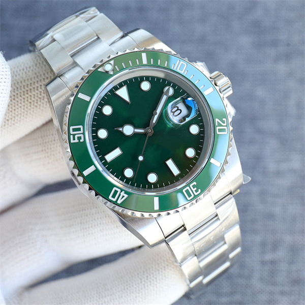 Luxury men's watch submarine green round dial 40mm scratch resistant blue crystal glass magnifying calendar window 904L stainless steel luminou