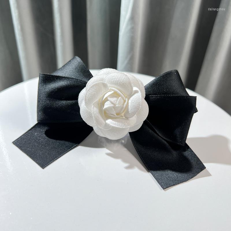 

Brooches Korean Fabric Camellia Flower Brooch Cloth Art Bow Tie Fashion Jewelry Shirt Dress Collar Pins For Women Accessories