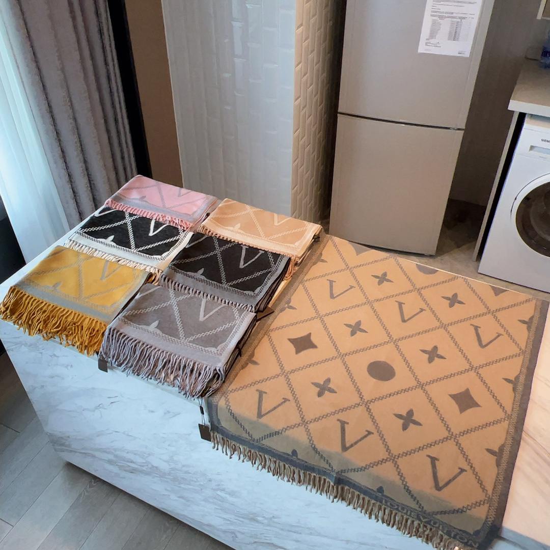 

2023 new brand explosive scarf shawl rabbit velvet core high-end fabric to show the famous warm temperament multi-color optional