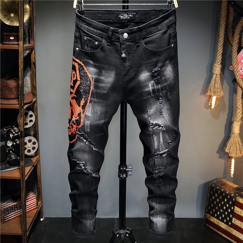 

Men's Jeans European Style plein Brand s Slim Denim Trousers Black Straight Skulls Biker Hole Pants for 230131, 1983