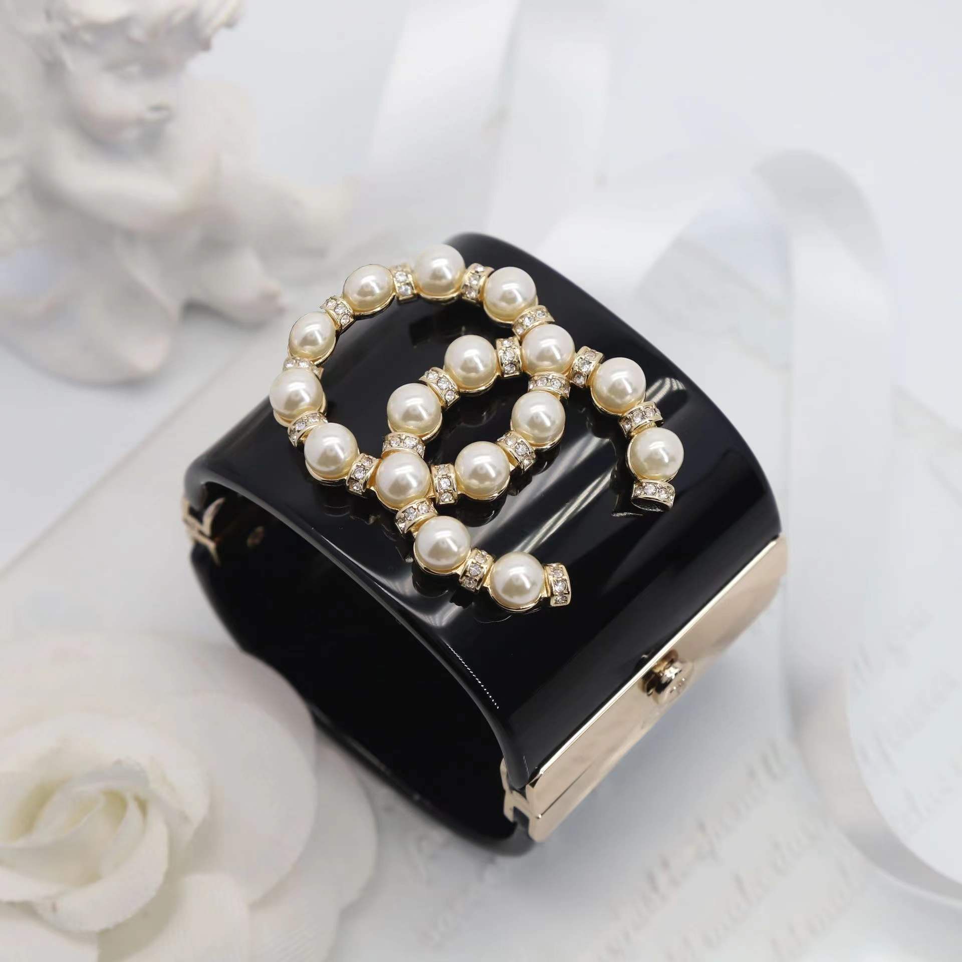 Fashion Designer Crystal Diamond Smooth Pearl Cuff For Lady Women Brand Letter C Open Bangle Charm Wide s High Quality Accessories Party Jewelry C26
