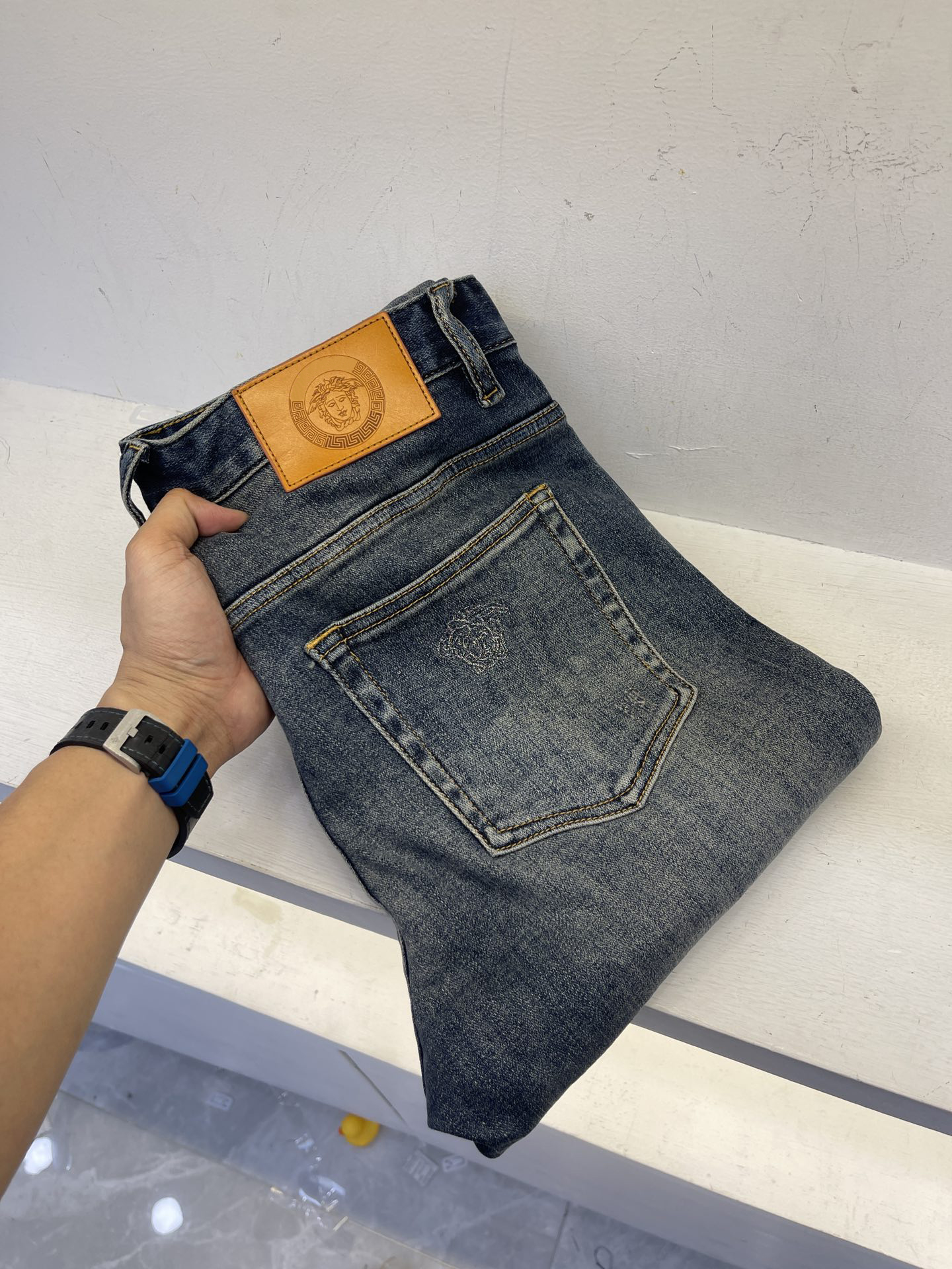 2023 Autumn and winter luxury designer jeans highquality fashion logo stitching design comfortable material top mens blue jeans