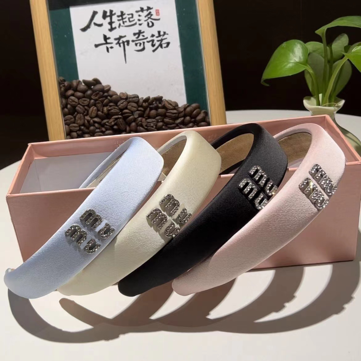 New Hair Clips Barrettes 2023 Miu Letter Diamond Headband Fashion Sponge Top Card Wide Edge And South Korea Simple Hair Accessories Shangpinhat-image-930820287