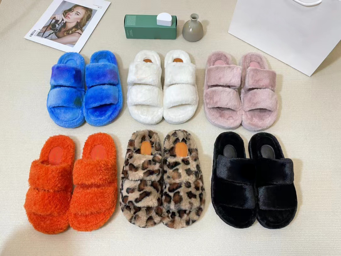Fur Slides Triomphe Open Slide in Shearling Wool Leather Open-toed Slippers Luxury Winter Flat Fabric Fluffy Furry Comfortable Women Mule Leopard-image-896396629