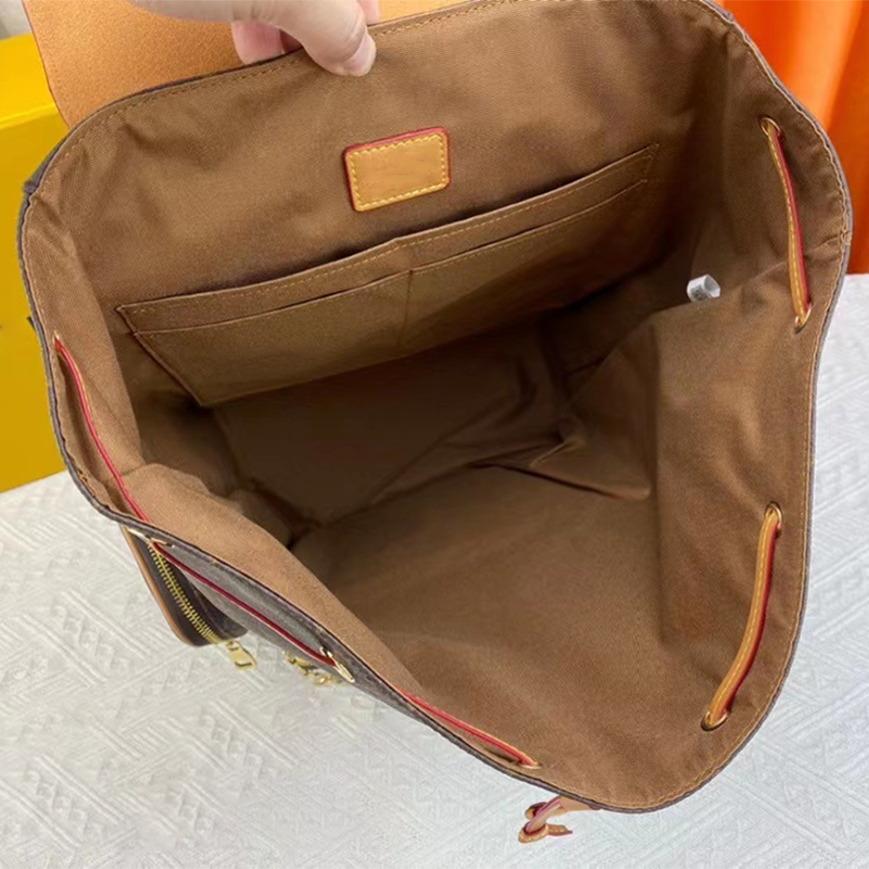 Men backpack canvas gold chain shoulder strap clamshell school bag backpack fashion designer backpack Men travel backpack Hot designer bag women-image-897134544