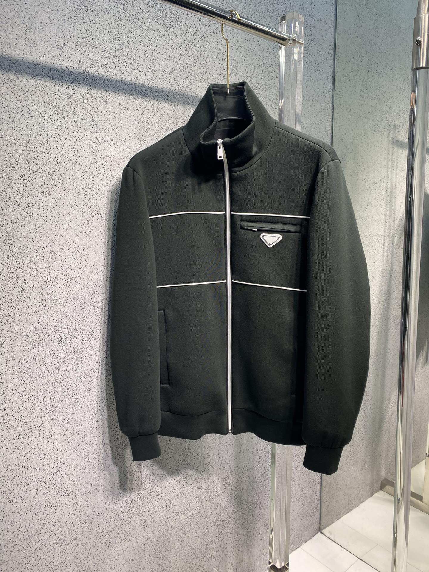 The latest autumn and winter 2023 mens jacket fashion stripe stitching design handsome jacket luxury brand top designer jacket