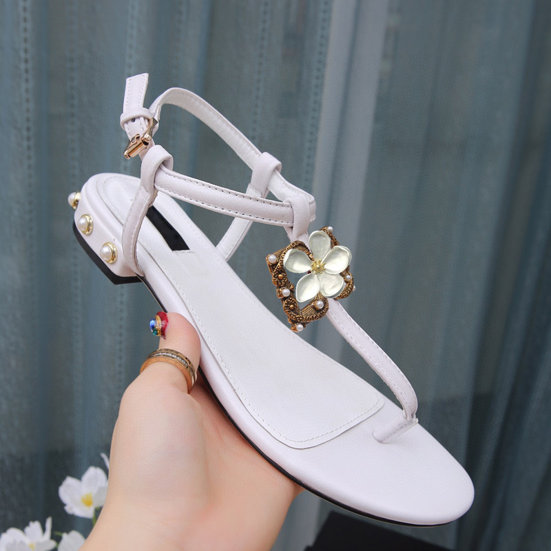 Été luxe métallique perle talon femmes sandales en cuir véritable designer diapositives en relief lettre en métal dames chaussures décontractées