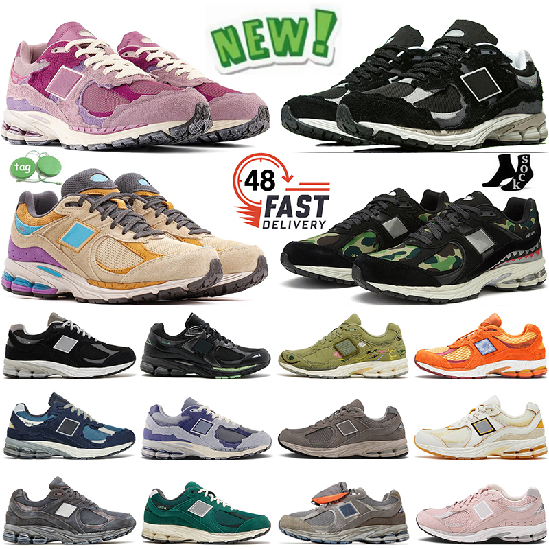 Chaussures de créateurs 2002R Casual Sneaker Hommes Femmes OG B2002R Daim et Mesh Noir Blanc Protection Pack Baskets Roses