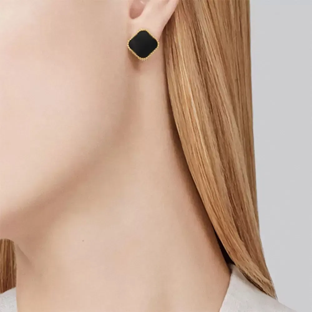 Logo Logo Grave Flower Stud Factory 18k Gold Rose Silver Orees Boucles d'oreilles 316l en acier inoxydable incrusté en céramique noir blanc rouge