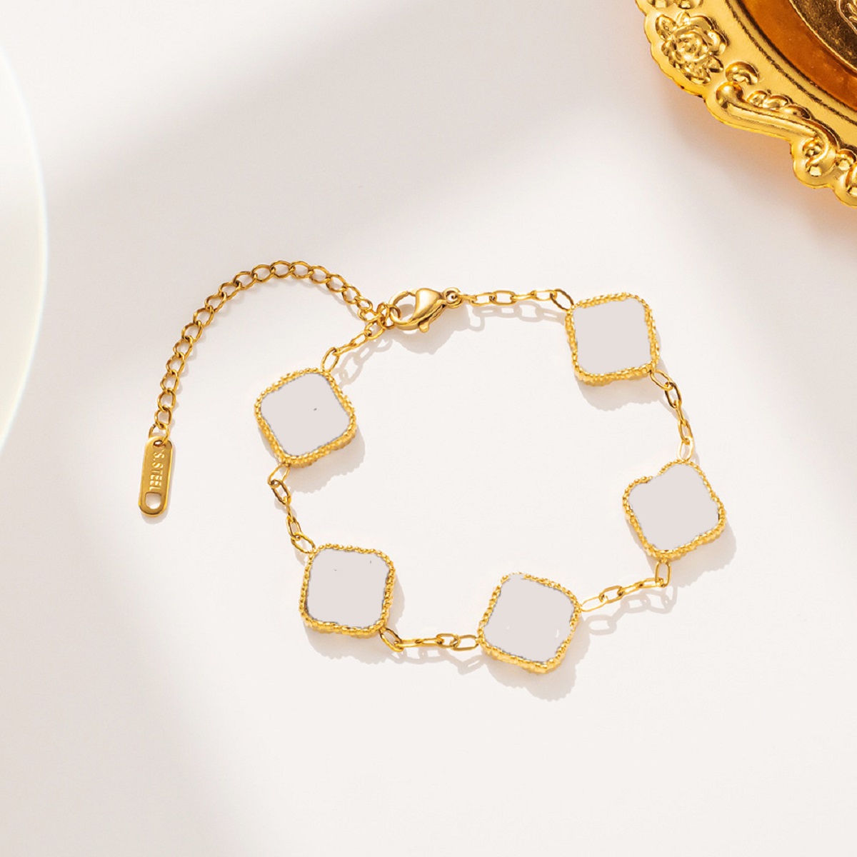 

Classic designer gold bracelet for woman Valentines Day clover 18K gold agate shell pearl mother daughter jewelry wedding mothers day