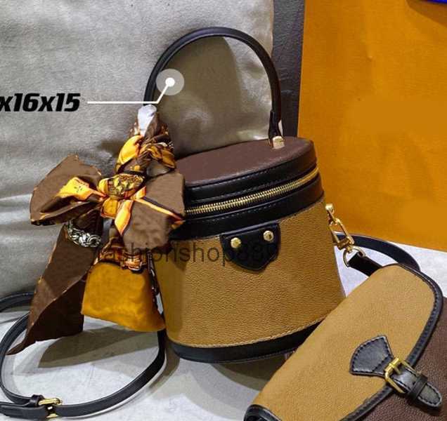 

Bags Shoulder Designer tote Luxury Brand Fashion Backpack Mens Leather Handbags Women Bucket bag Lady Letter Phone bag Wallet Metallic Totes top quality 2023