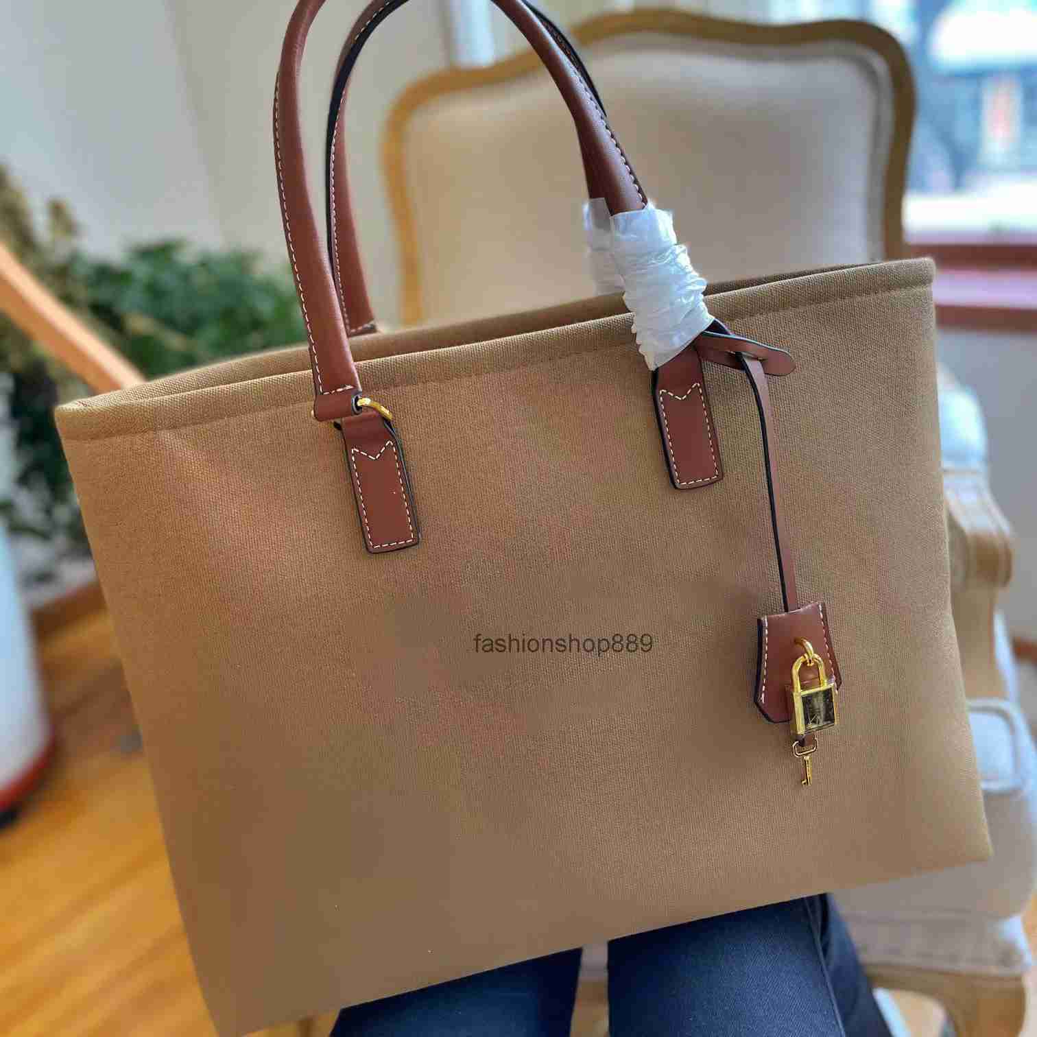 

Body Cross bags Women Designer Luxury Shoulder bag Handbags Lady bag Large tote Fashion Claic tapered end Leather bag Heart-shaped top quality