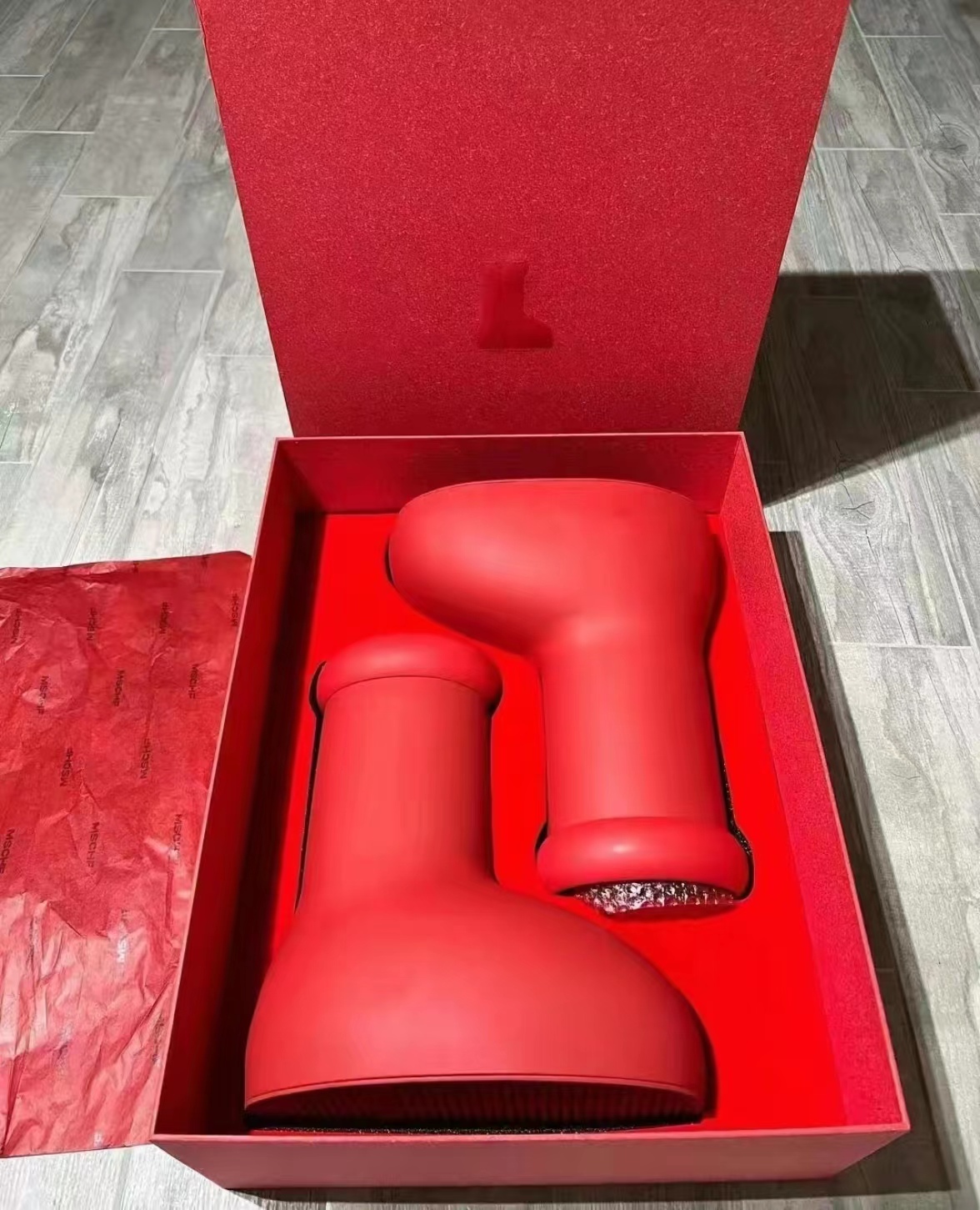 

2023 Authentic Shoes MSCHF Big Red Boot MSCHF010 Astroboy Astro Boy Tetsuwan Atom Child Womens Sports Sneakers Trainers Mens With Original