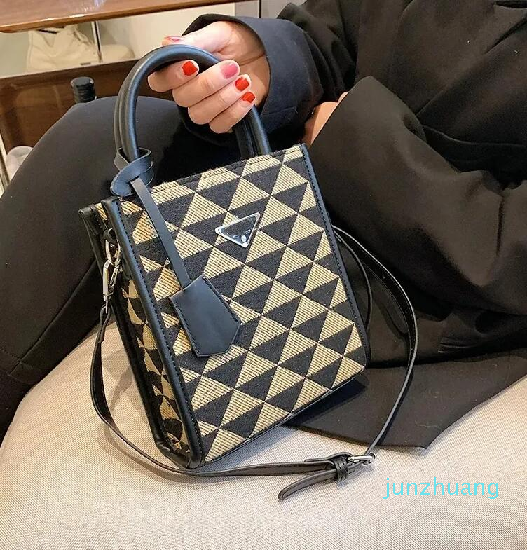 

Luxurys Designer Classical Triangle label tote Crossbody bag Womens Shoulder bag Banquet Shopping Wedding Leisure Business Package latest model 2022 Hot 01, Black