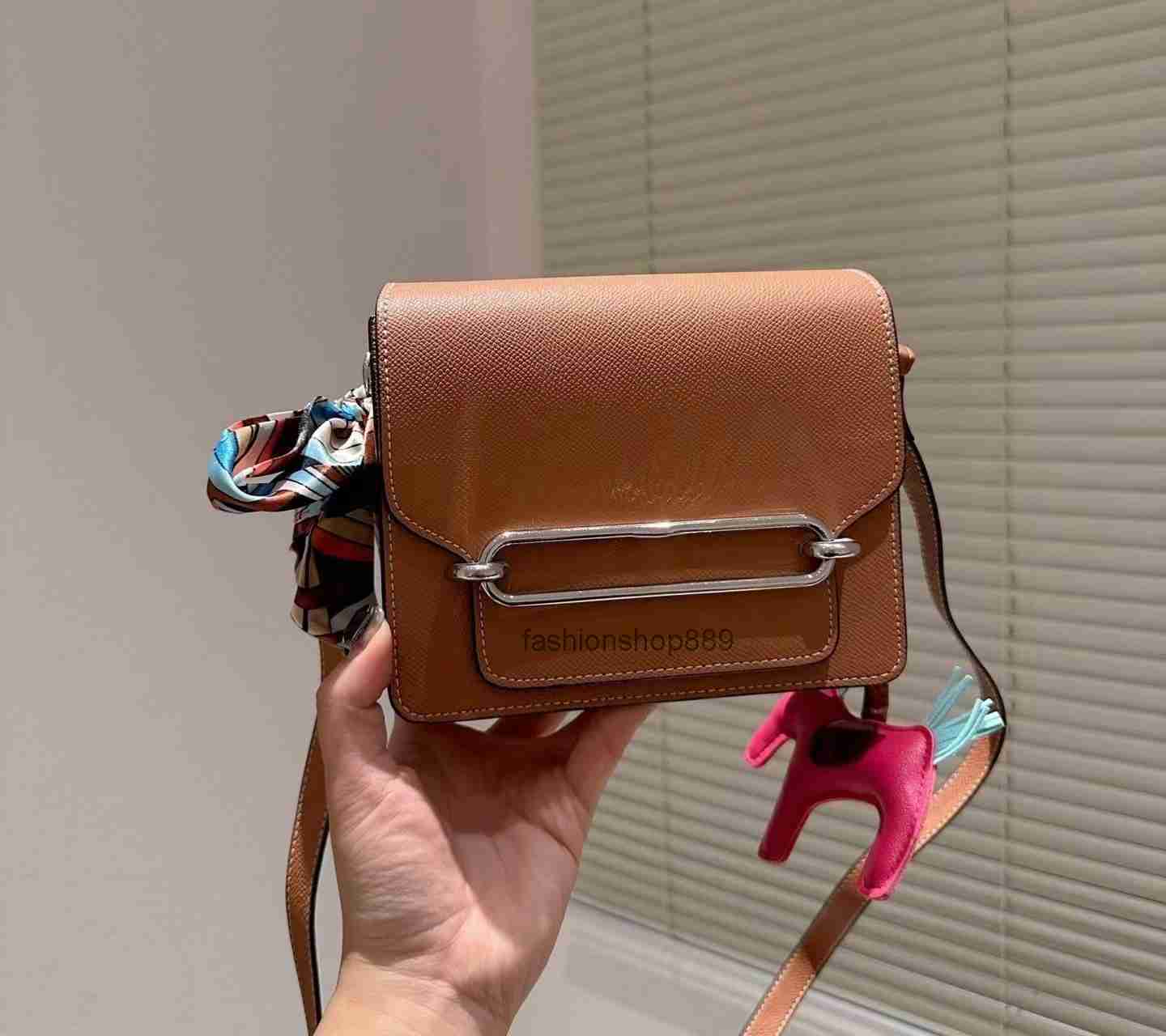 

Body Cross Designer Flap Fashion bag Mini Shoulder Bags Thread Purse Claic Letter Buckle Clutch Pouch Removable Strap Multicolor Pig nose bucket bag 2023