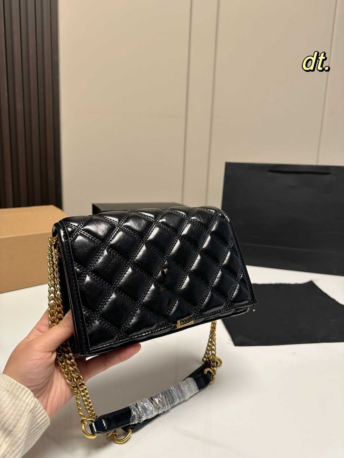 

Luxury Brand Designer Bags Handbag Single Shoulder Crossbody Bag Tote New Fashion Texture Multi-functional Portable Cloud bags Messenger bag Factory Direct Sale, White size 22x13cm