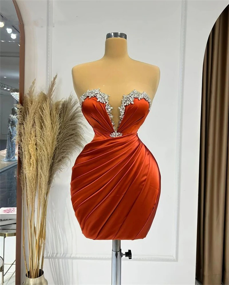 Nouvelle arrivée Orange Satin Dubai Robes de bal 2023 Sweetheart Crystals Sexy Homecoming Tail Party Robe de Bal