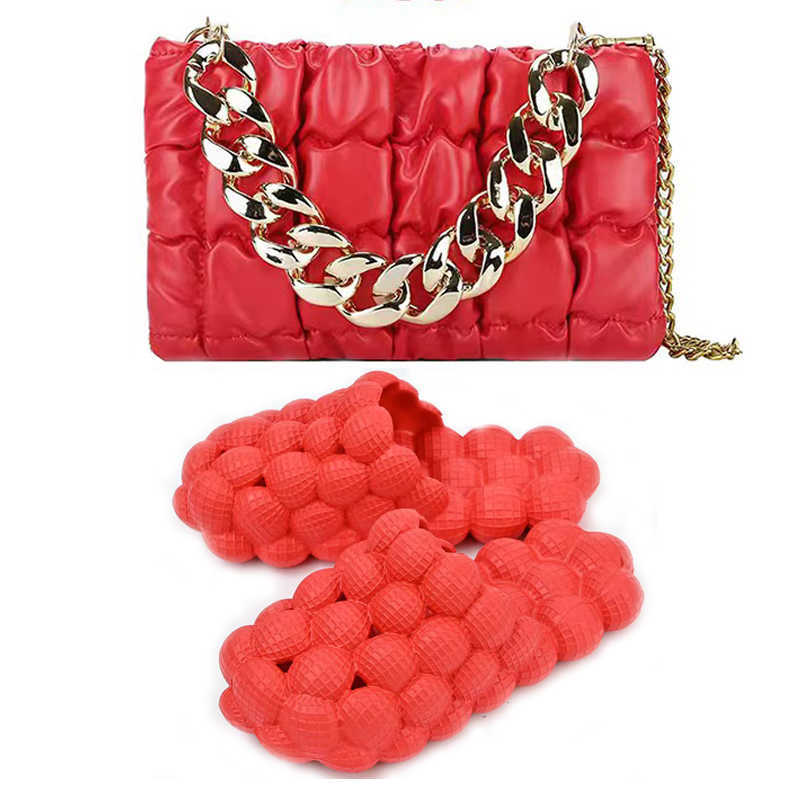 

Slippers 2022 Trendy PU Chain Shoulder Bags Matching Sandals Solid Checkered Folds Chain Tote Bag For Couples Bubble Slides And Bag Set T230301
