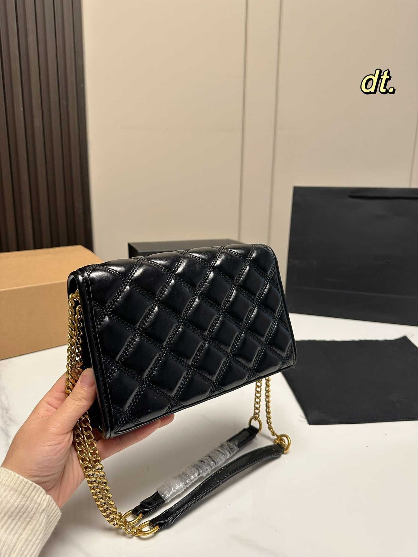 

Luxury Brand Designer Bags Handbag Single Shoulder Crossbody Bag Tote New Fashion Texture Multi-functional Portable Cloud bags Messenger bag Factory Direct Sale, White size 22x13cm