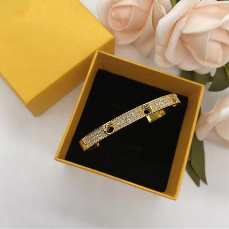 

Fashion Women Bracelet Designer Bracelets Luxury Jewelry For Women Bangle Fashion Accessories Unisex Bangles 4 Colors With Box