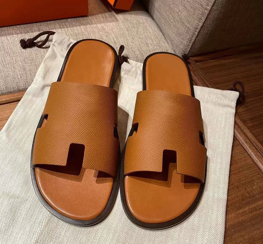 

23S Summer Luxury Izmir Sandals Shoes Calfskin Leather Men Slippers Slip On Beach Slide Flats Boy's Flip Flops Sandalias EU38-46.Original BOX