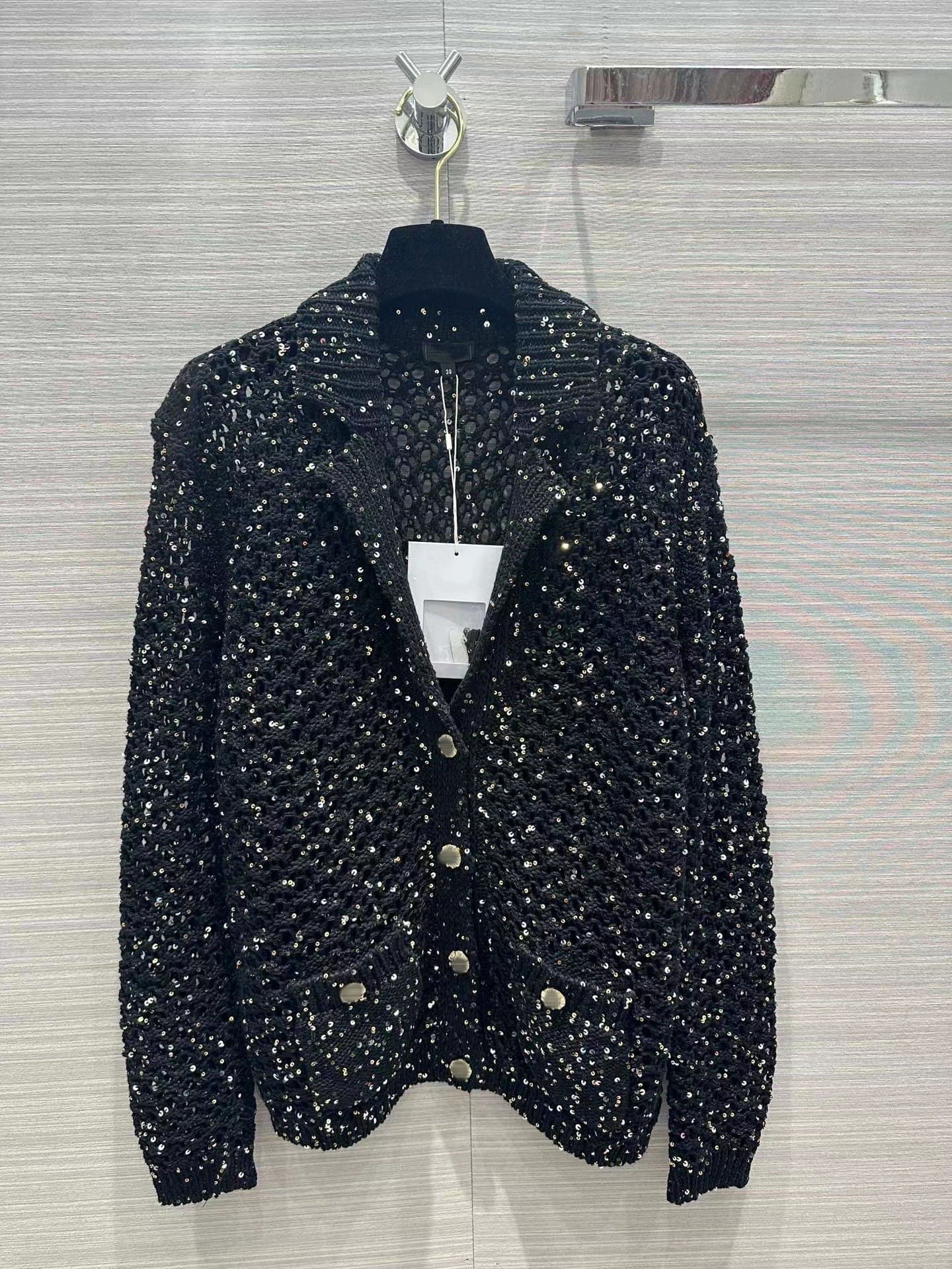 Milan Runway Jackets 2023 Nouveau couches de revers de printemps à manches longues féminines Pull pour femmes haut de gamme Jacquard Cardigan Des