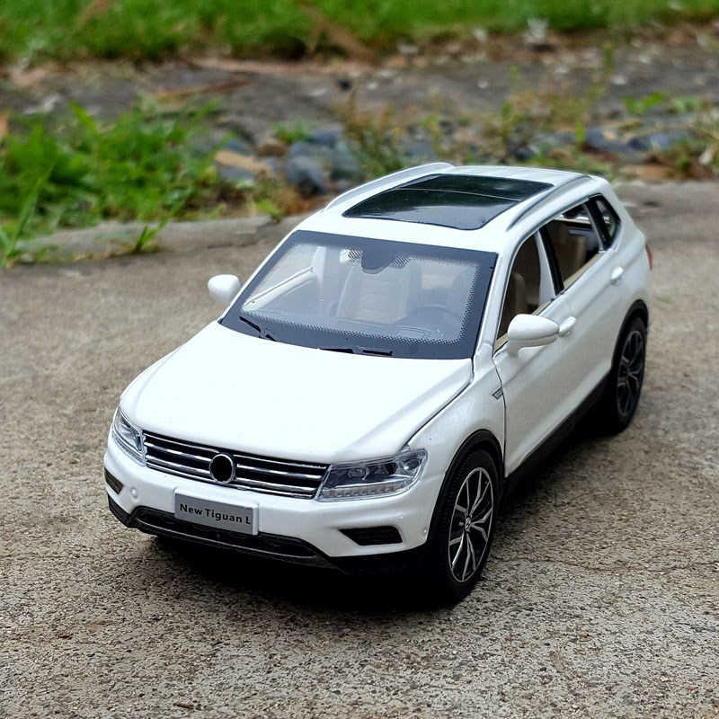 

Diecast Model Cars 1 32 TIGUAN L SUV Alloy Metal Diecast Car Model Vehicles Pull Back Sound and Light For Children Boy Toys Gift Free ShippingJ230228