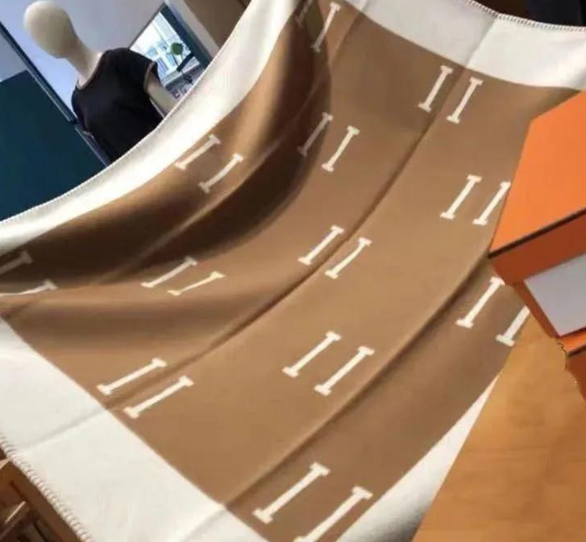 

Classic Blankets Home Textiles Women Cashmere Blanket Luxury Letter Sublimation Winter Baby Beach Bathing Towel Womens Shawl 135x165cm