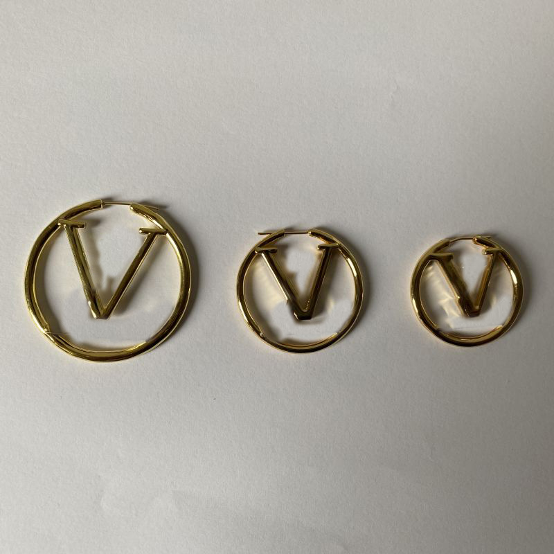 

3 Sizes Titanium Steel Women Designer Stud V Letter Brass Fashion Jewelry Couple Earrings Without Box