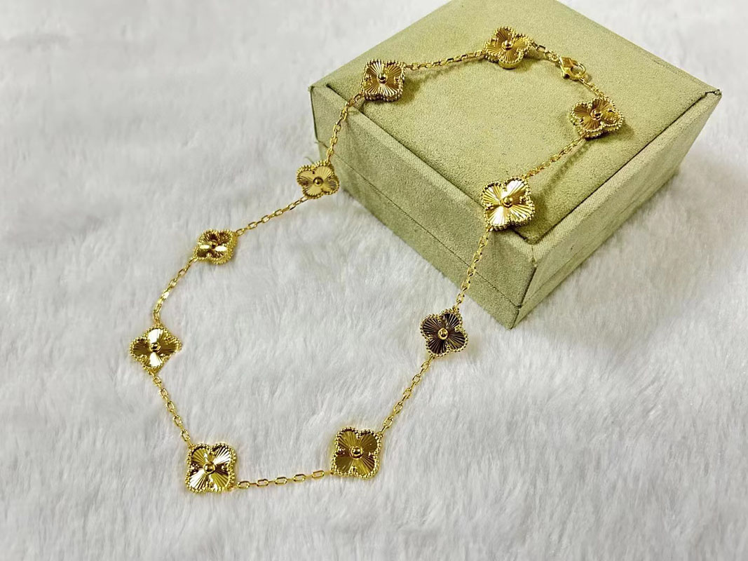 

Luxury VA Brand Clover Designer Chokers Pendant Necklaces Gold Silver Laser Sweet Flower 15mm 4 Leaf Choker Necklace Top A Wedding Jewelry
