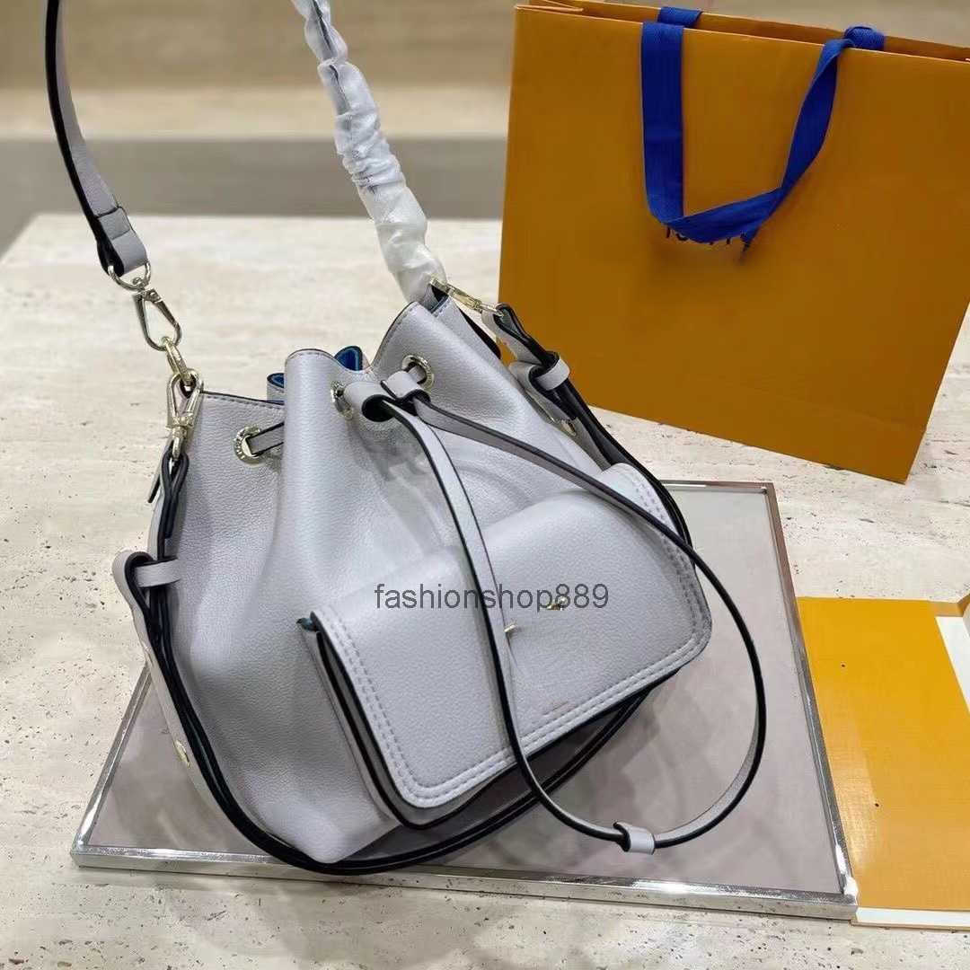 

Bags Shoulder Designer tote Luxury Brand Fashion Backpack Mens Leather Handbags Women Bucket bag Lady Letter Phone bag Wallet Metallic Totes top quality, 25