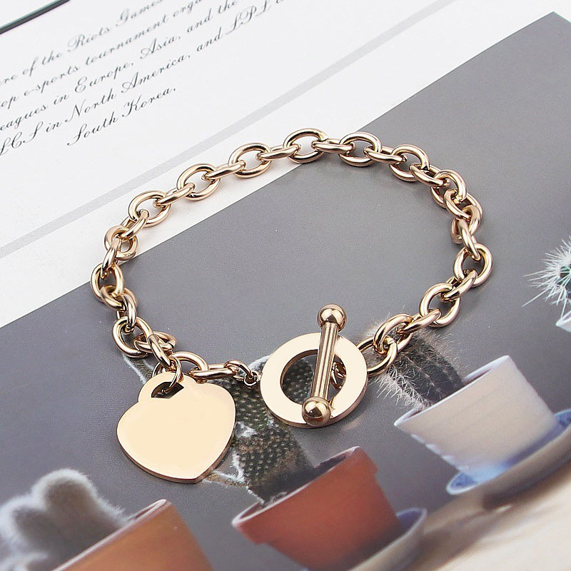 

Hip hop designers accessories plated gold bracelet letters pattern OT clasp link chain charming luxury women hearts love tag Birthday