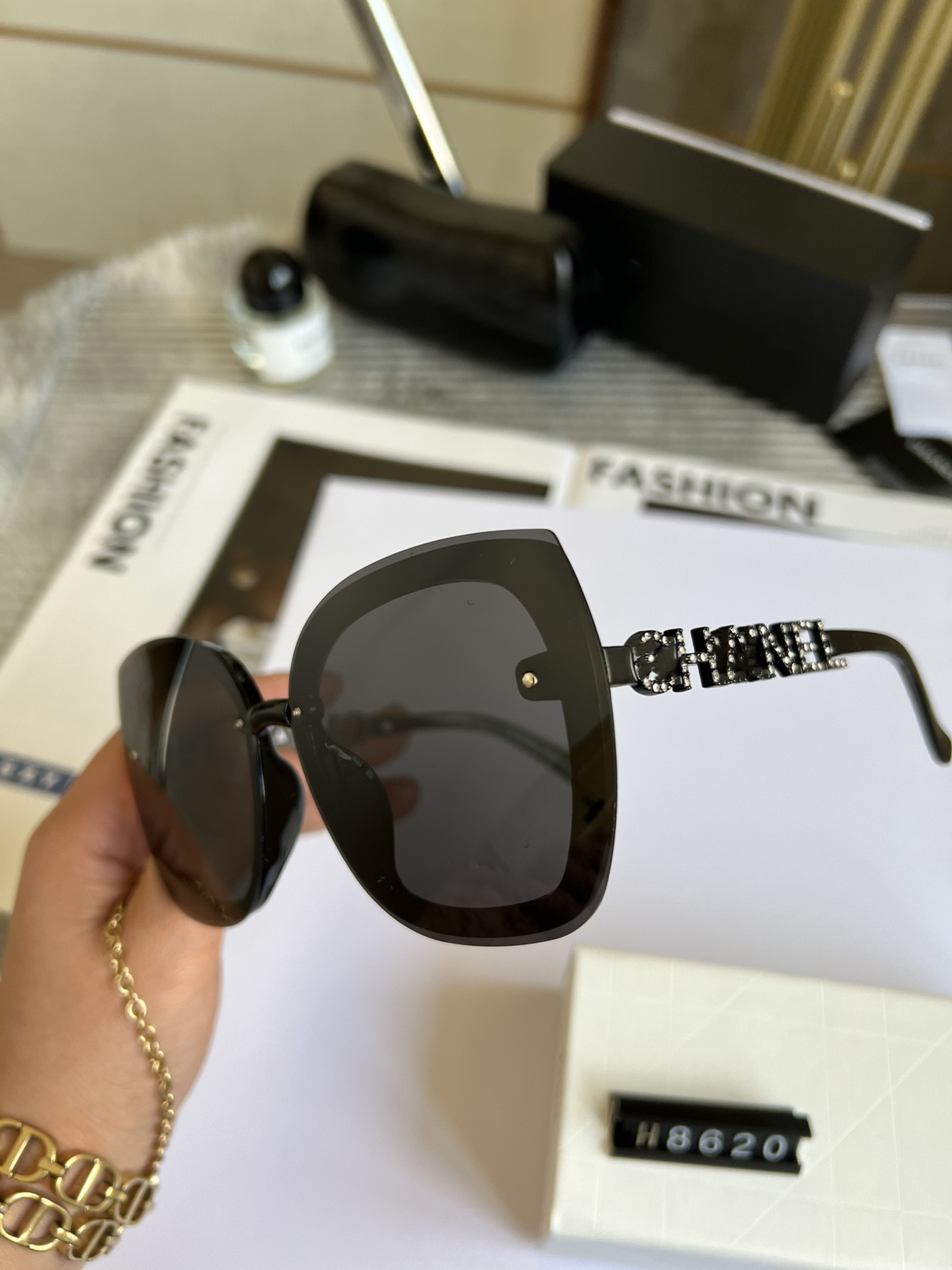 

Classic Luxury Sunglasses Polarized 2023 For Men Women Pilot Sun Glasses UV400 Eyewear Metal Frame Polaroid Lens With box and Case