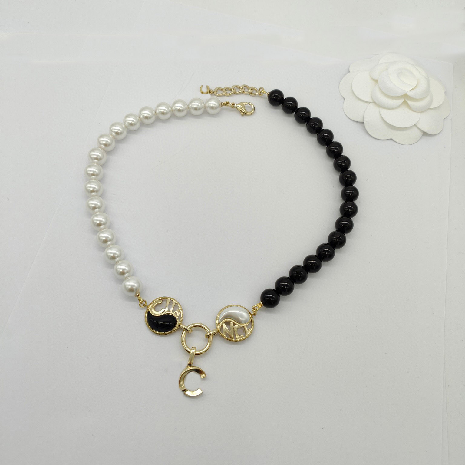 

2023 Luxury quality charm brooch pendat necklace with black and white design have box stamp PS3877