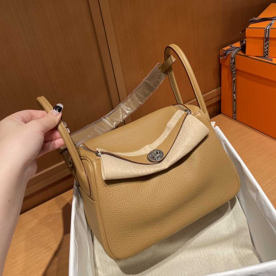 

Bags Lindys bags Home H's new bag pillow leather women's one shoulder messenger all handmade biscuit color ayw, Biscuit silver buckle