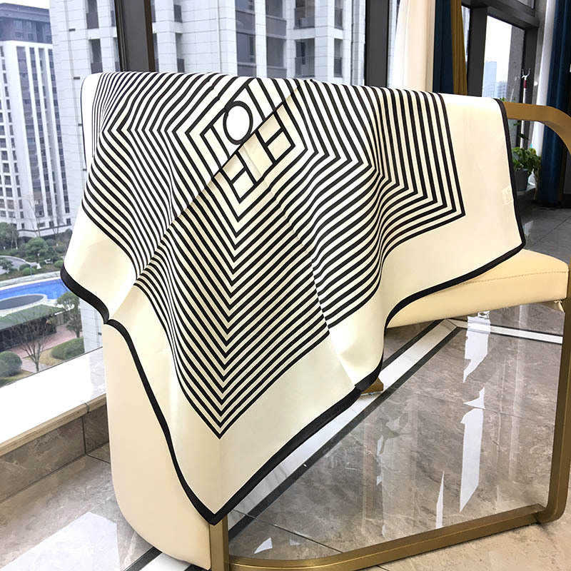 

Fashion geometric back print 65 * 65 mulberry silk scarves plain crepe satin simple black and white stripes