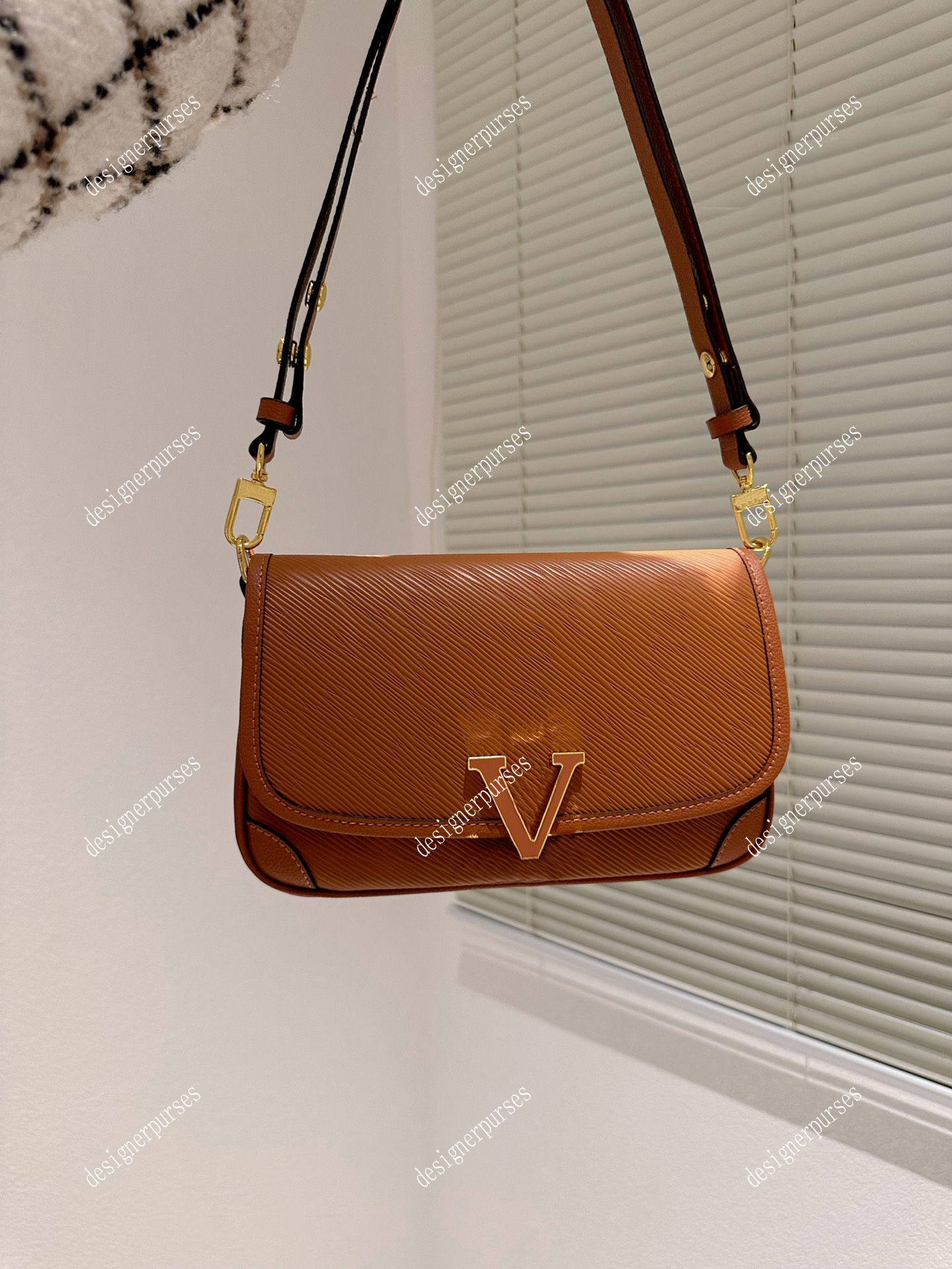 

TZ Designer Buci bags Classic water ripple Pattern handbags underarm baguette bag Luxury Calfskin crossbody shoulder flap small clutch bags lady Fashion Totes 25CM, White