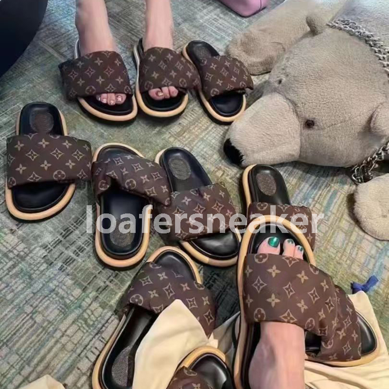 

Shoes Slippers Designers Pool Pillow Mules Sandals Sunset Flat Comfort Padded Front Strap Fashionable Easy-to-wear Style Slides 001
