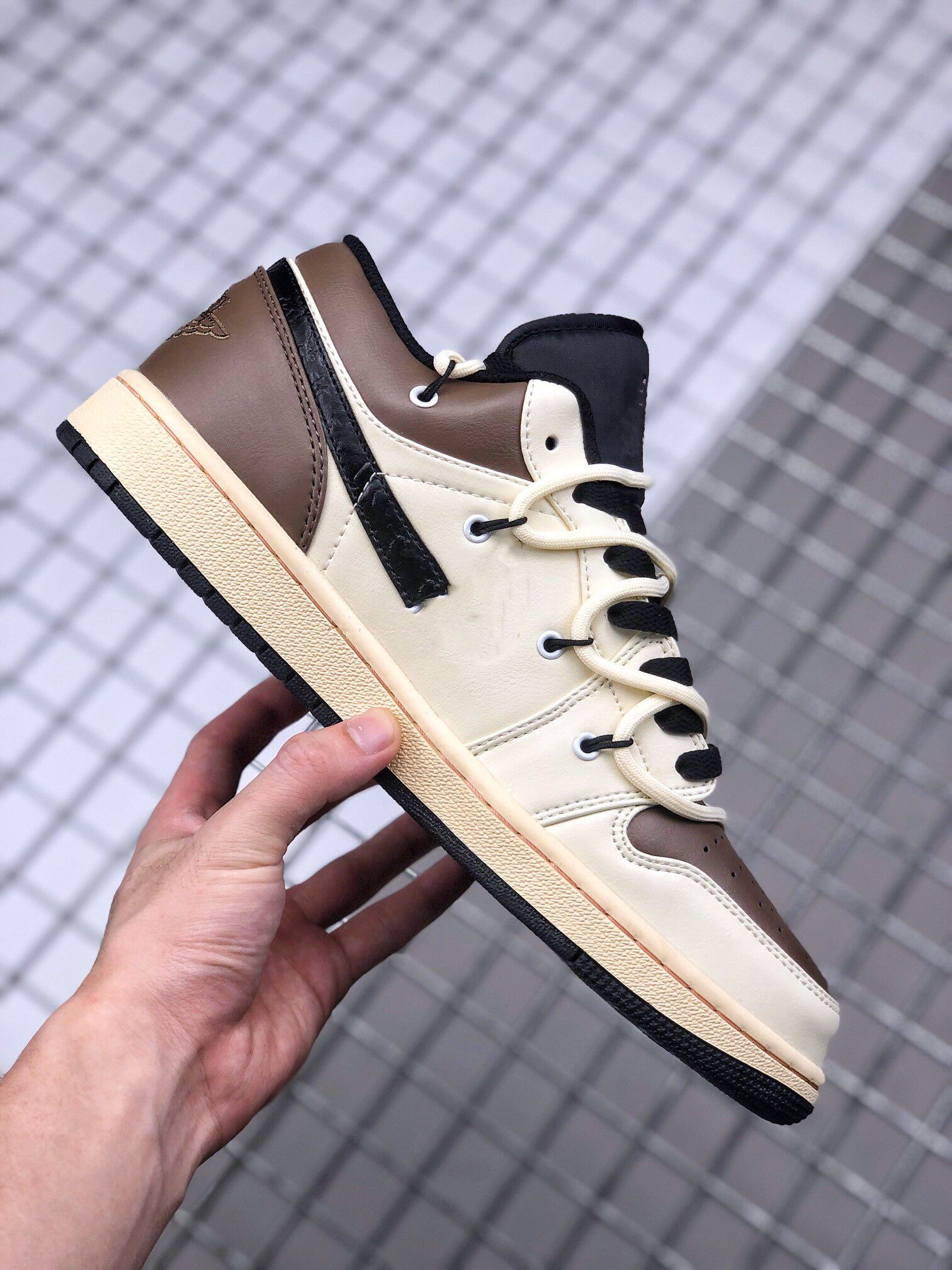 

top quality Casual Shoes 2023 Classic Lace-Up Basketball Girls Boys Jumpman 1 1s Low White Mocha Black Leisure Outdoor Shoe Brand Name Designer Sneakers