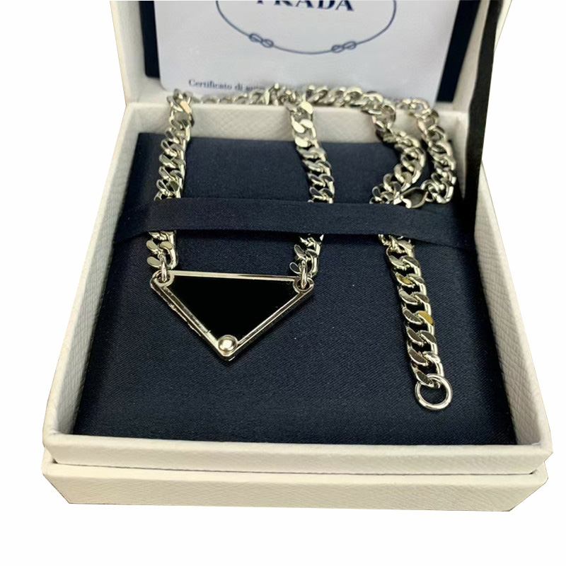 Designer Pendentif Colliers Métal Triangle Lettres Pendentifs Homme Femme Cadeau
